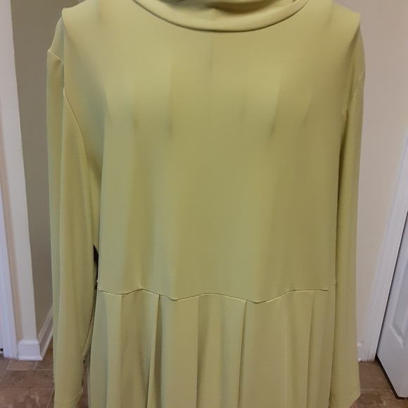 Metrostyle Dress - Picture 2 of 3